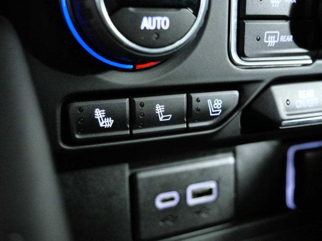 Used 2023 Chevrolet Suburban High Country AWD/4WD image 25