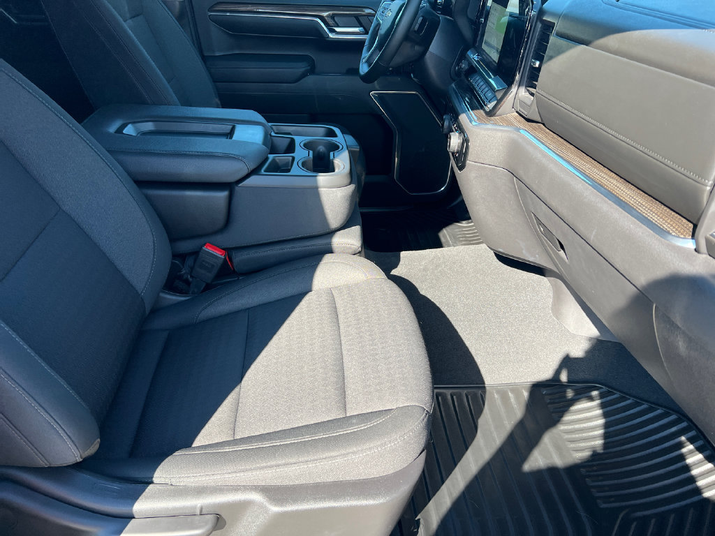 Used 2024 Chevrolet Silverado 1500 LT RWD image 7