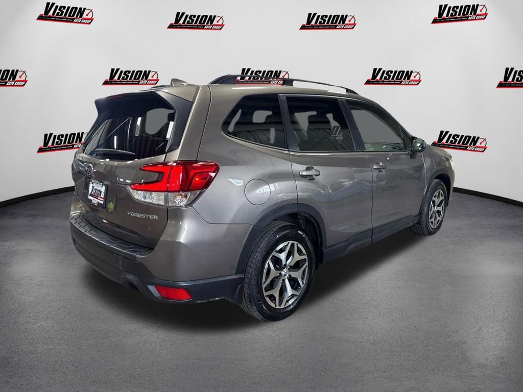 Used 2021 Subaru Forester Premium image 5