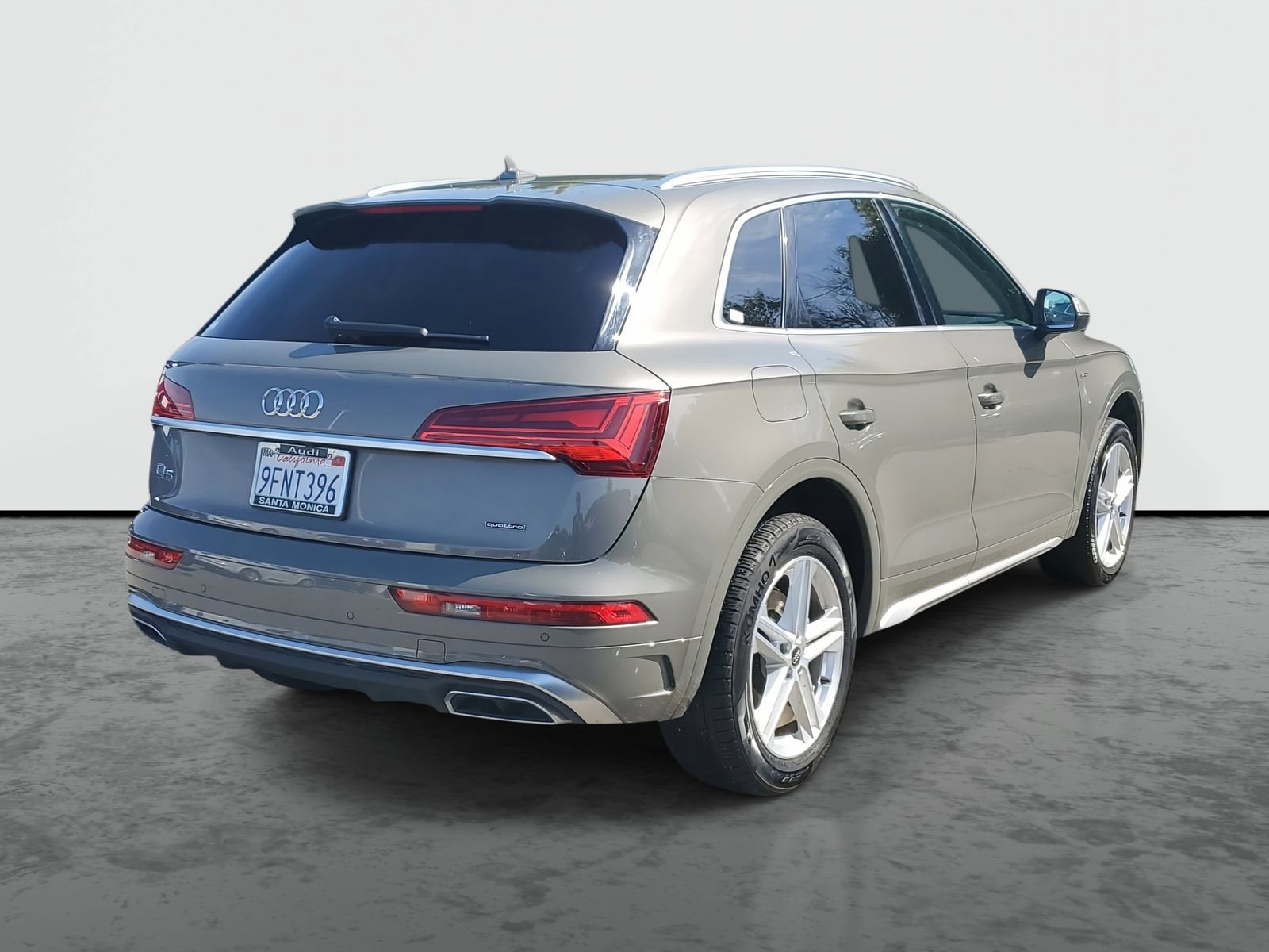 Used 2023 Audi Q5 e Premium w/ Convenience Package image 4
