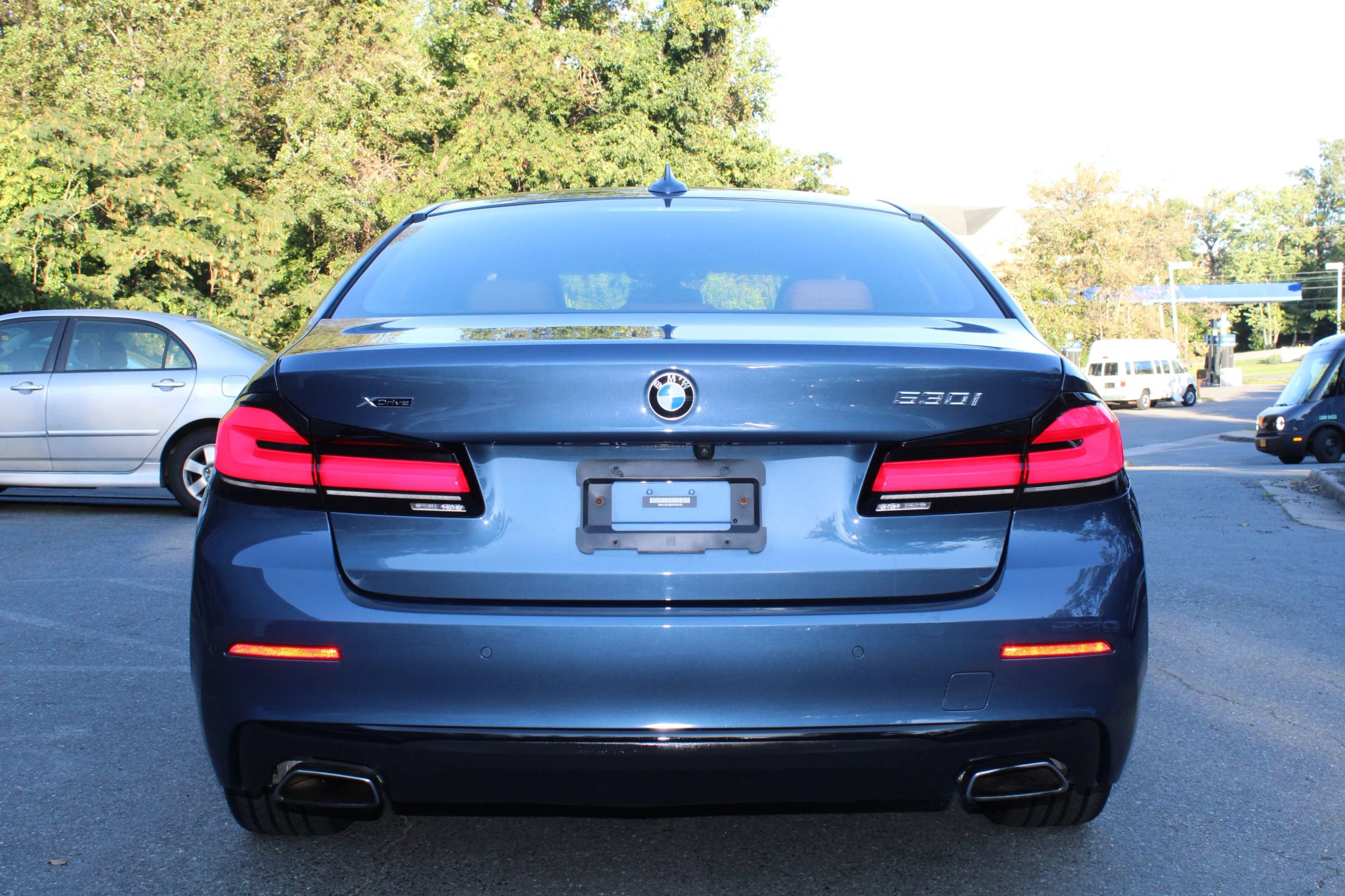 Used 2023 BMW 530i xDrive w/ Premium Package AWD/4WD image 4