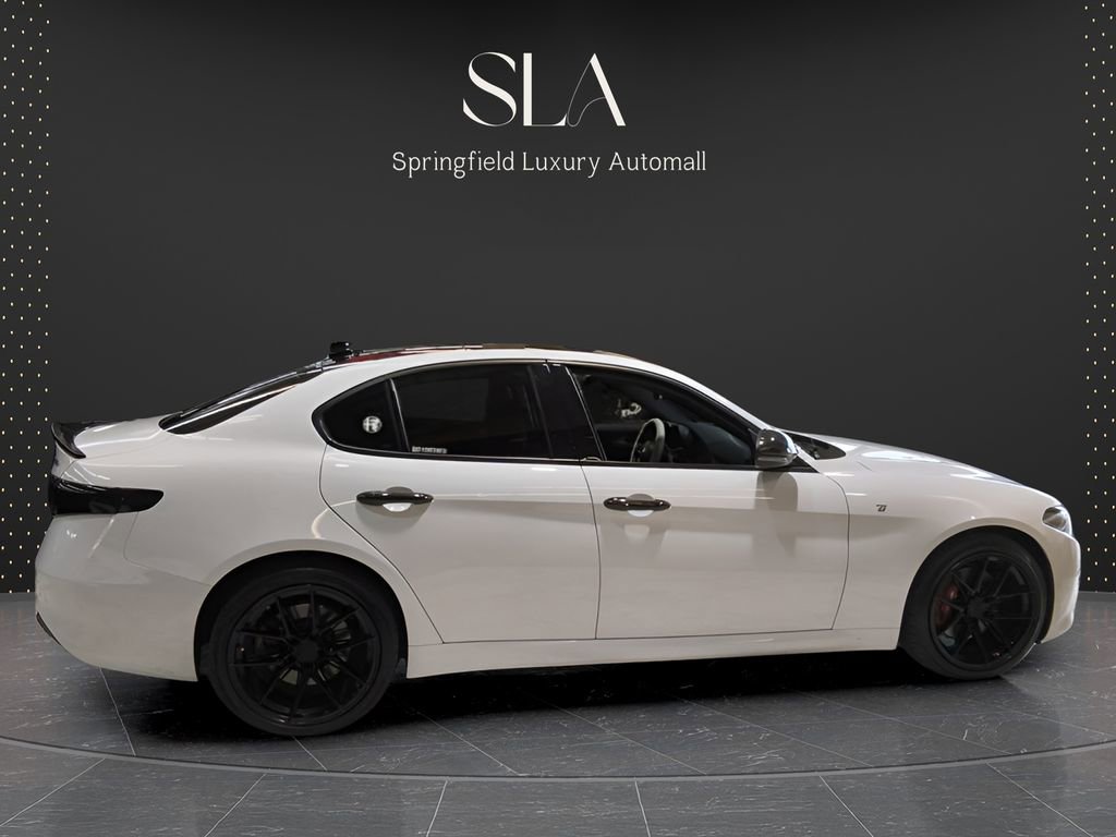 Used 2022 Alfa Romeo Giulia Ti image 4