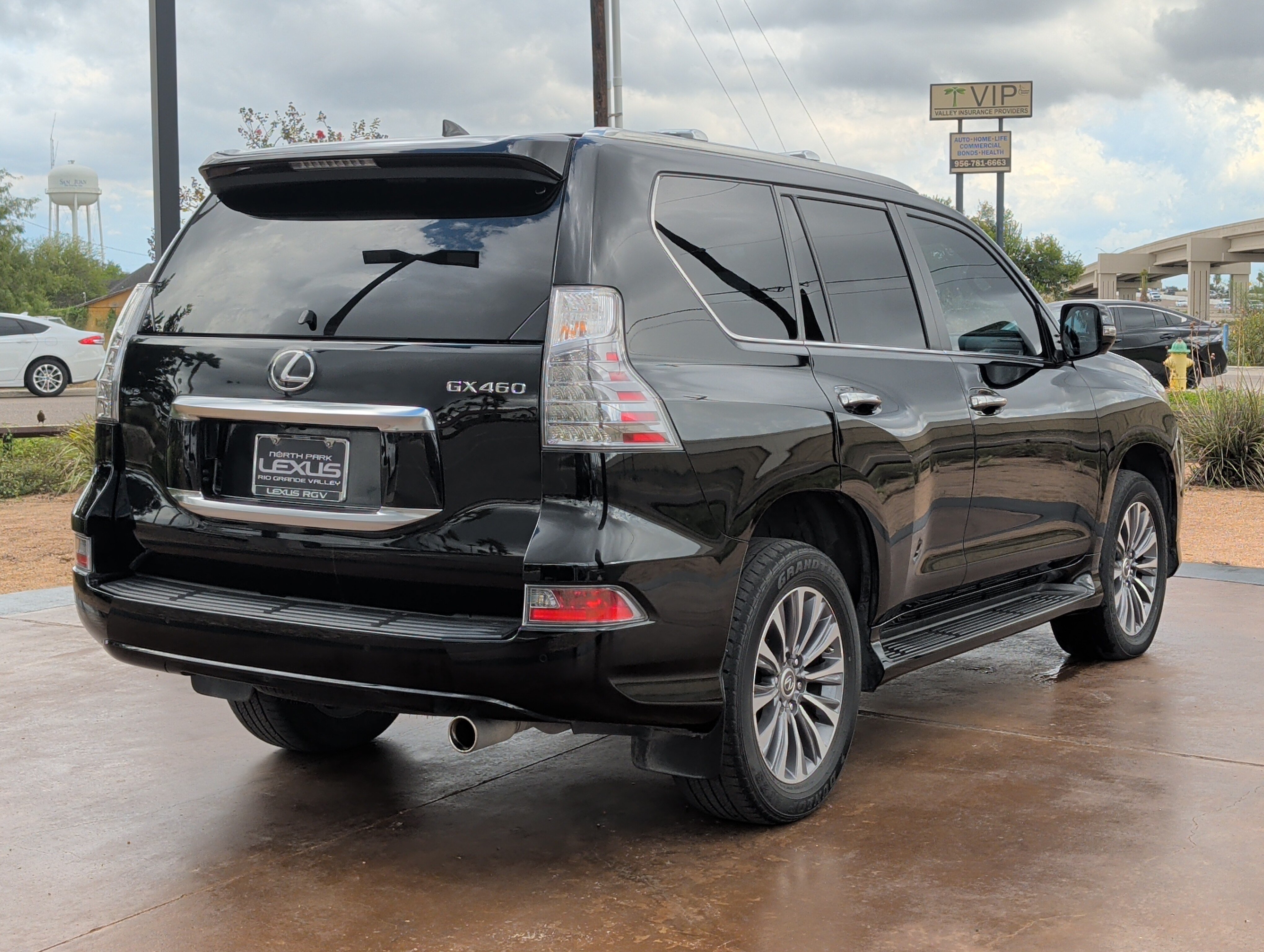 Used 2023 Lexus GX 460 Luxury w/ Accessory Package AWD/4WD image 2