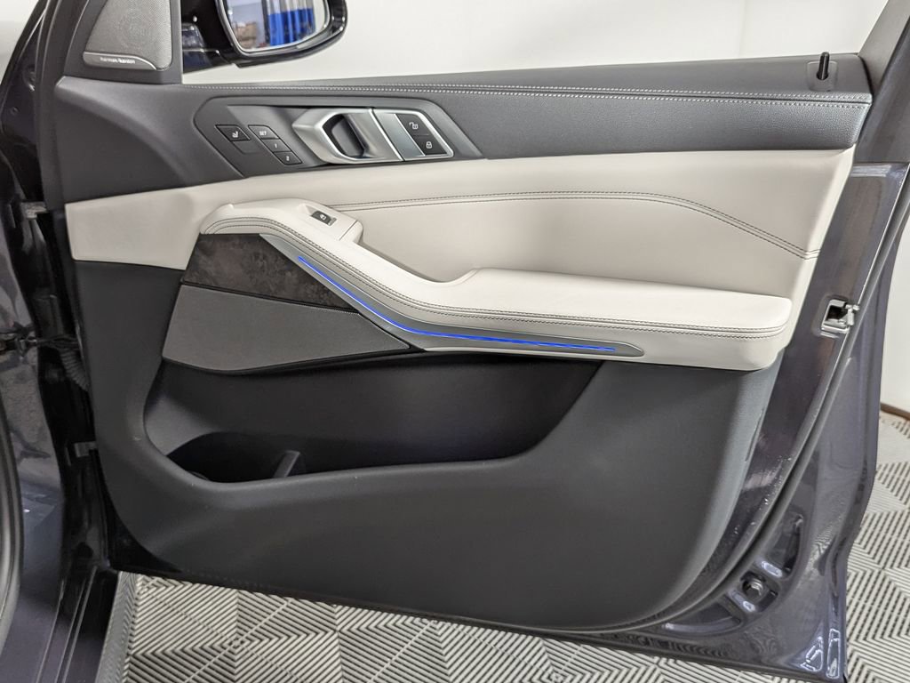 Used 2021 BMW X5 xDrive40i w/ M Sport Package image 30