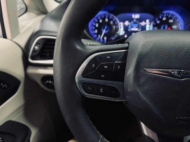 Used 2024 Chrysler Pacifica Touring-L image 30