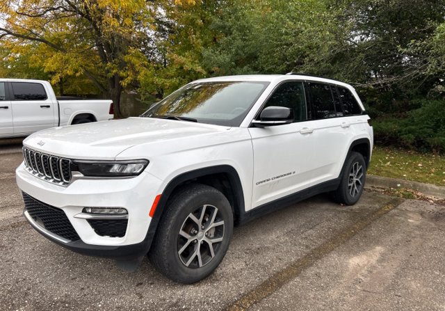 Used 2024 Jeep Grand Cherokee Limited w/ Trailer Tow Package AWD/4WD image 17