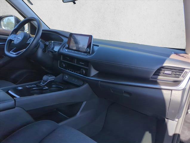 Used 2023 Nissan Rogue SV image 30