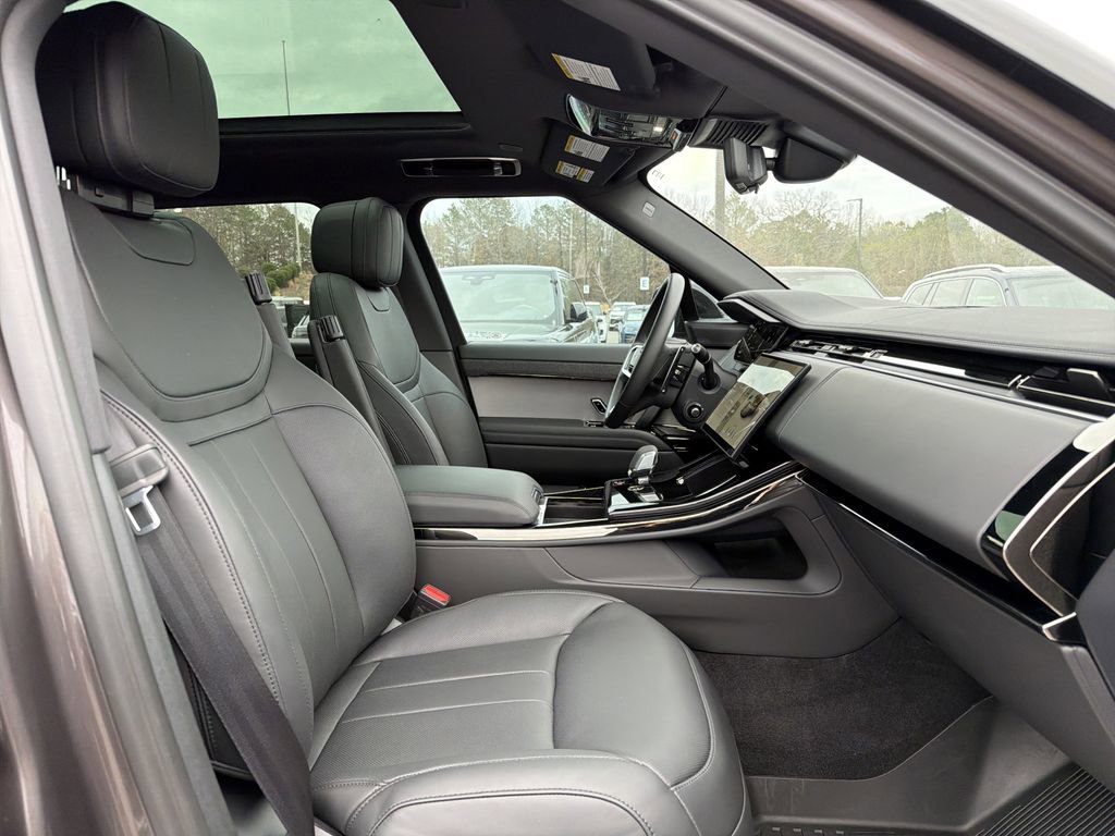 Used 2025 Land Rover Range Rover Sport SE image 17