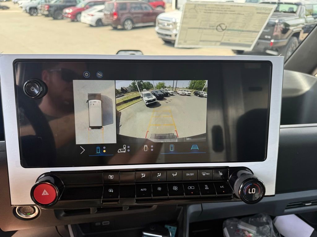 Used 2024 Chevrolet Brightdrop 400 w/ Commercial Equipment Package AWD/4WD image 18