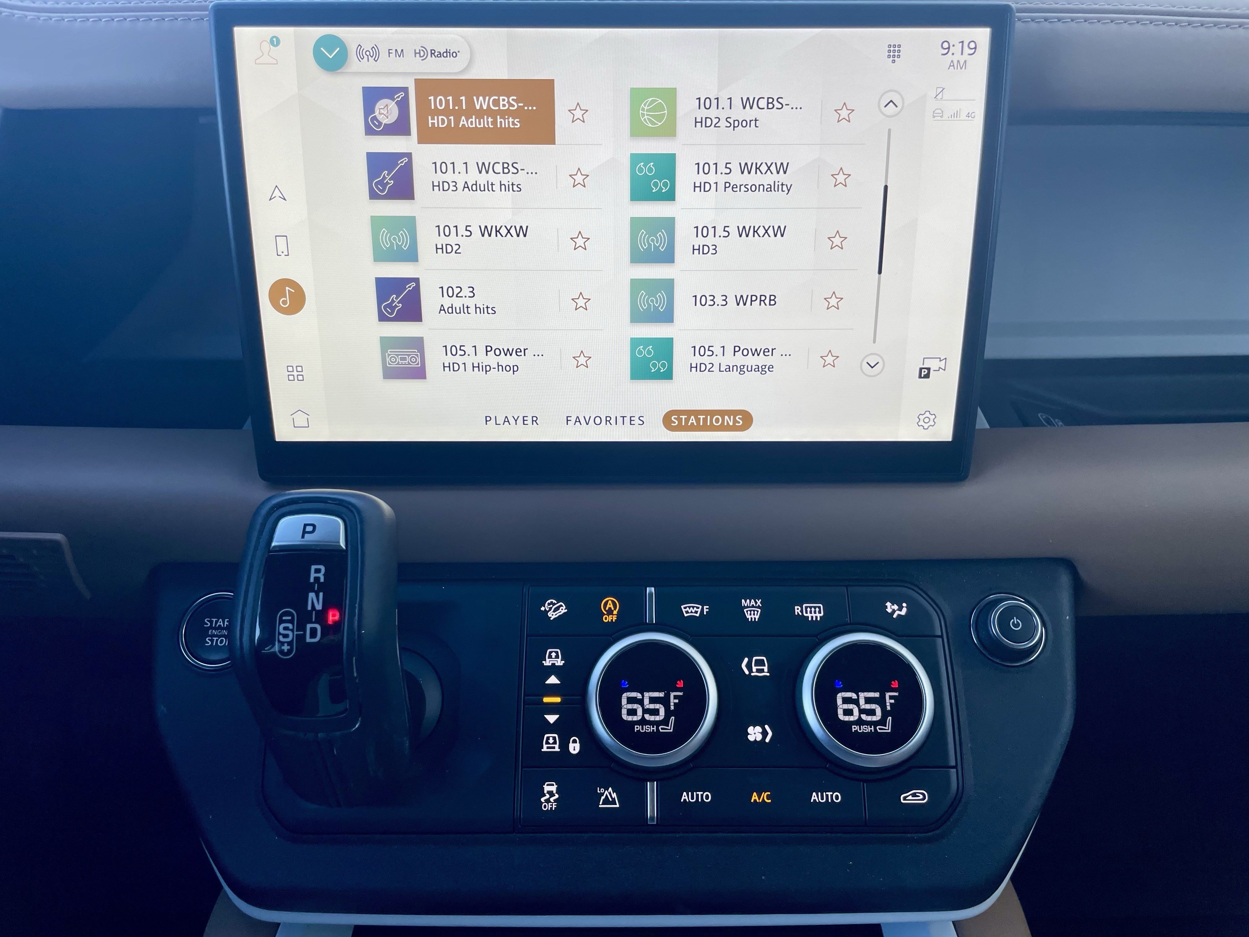 Certified 2025 Land Rover Defender 110 X-Dynamic SE AWD/4WD image 29