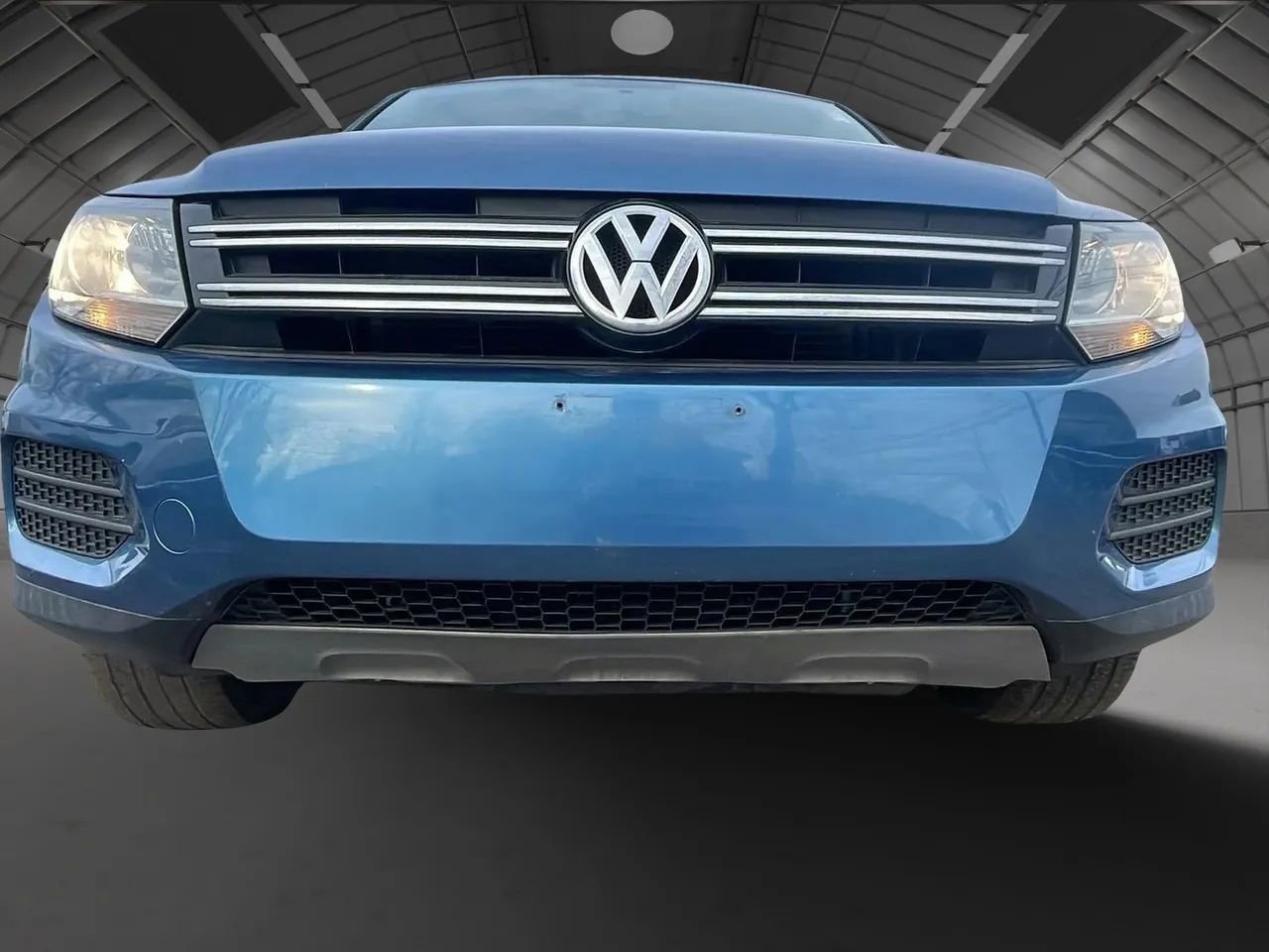 Used 2017 Volkswagen Tiguan Limited w/ Alloy Wheels Package image 9