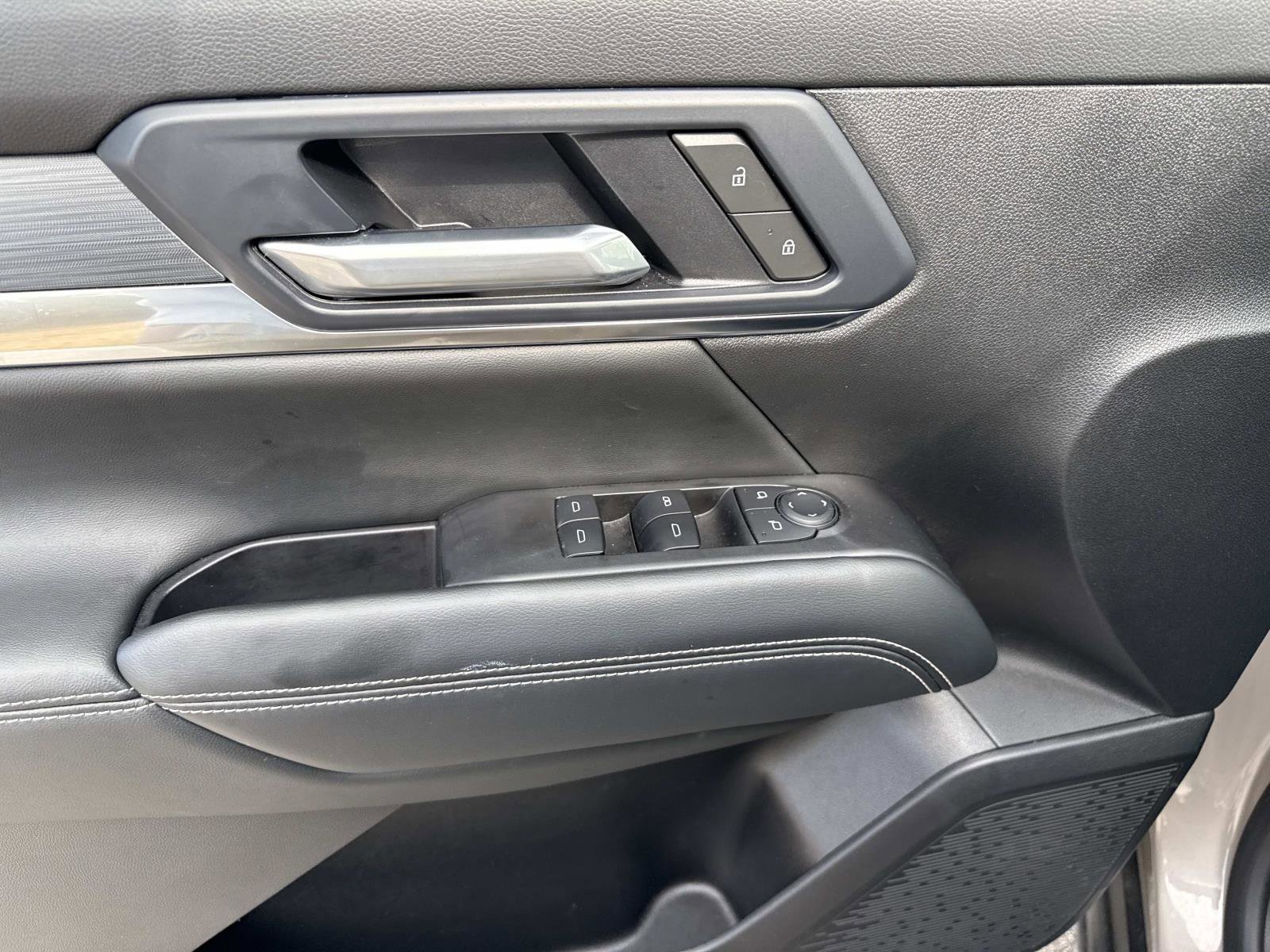 Used 2025 GMC Terrain Elevation image 18