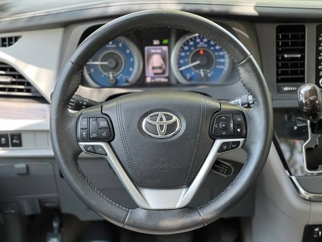 Used 2018 Toyota Sienna XLE w/ XLE Navigation Package AWD/4WD image 31
