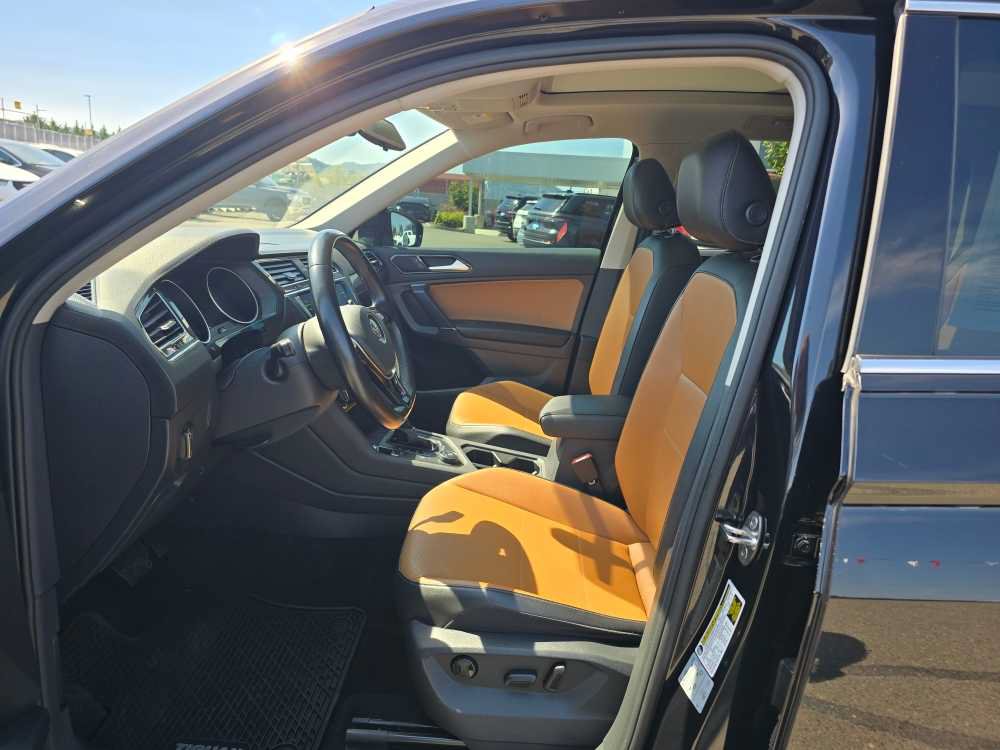 Used 2018 Volkswagen Tiguan SEL AWD/4WD image 9