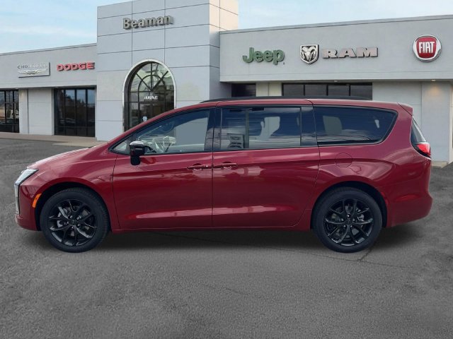 New 2027 Chrysler Pacifica Limited AWD/4WD image 4