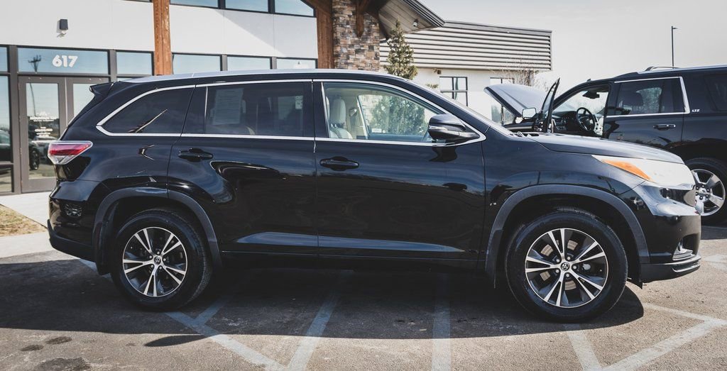 Used 2016 Toyota Highlander XLE image 24