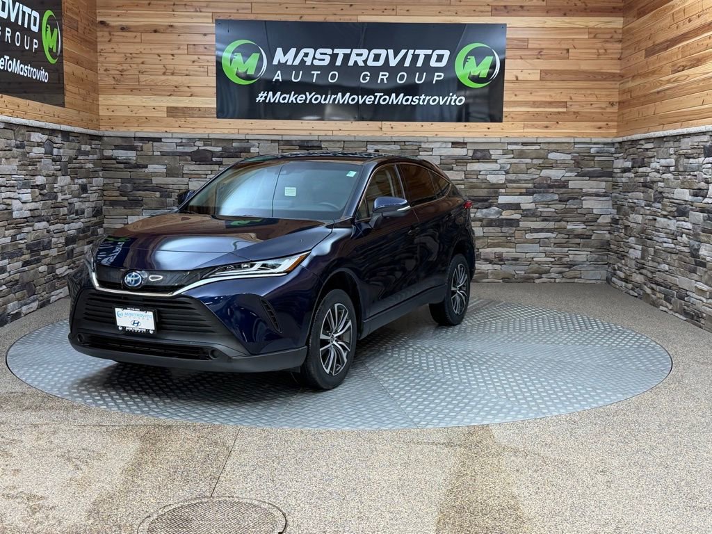 Used 2023 Toyota Venza LE image 4