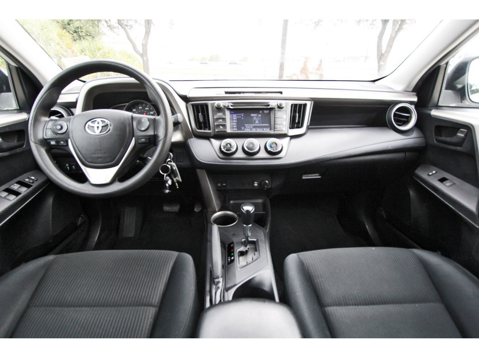 Used 2015 Toyota RAV4 LE FWD image 9