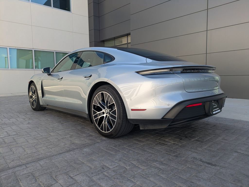 Used 2021 Porsche Taycan image 6