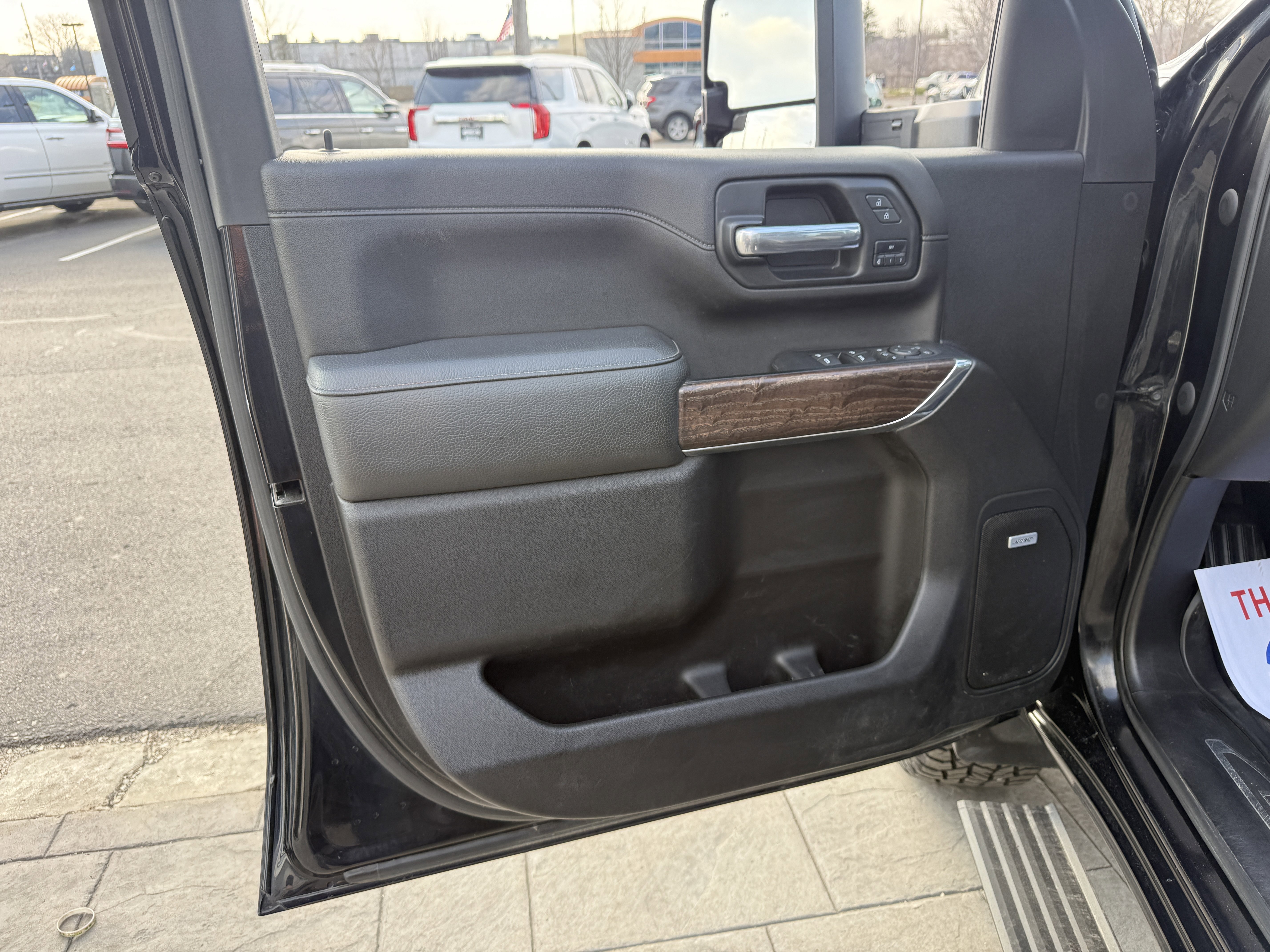 Used 2023 GMC Sierra 2500 Denali w/ Denali Black Diamond Edition AWD/4WD image 12