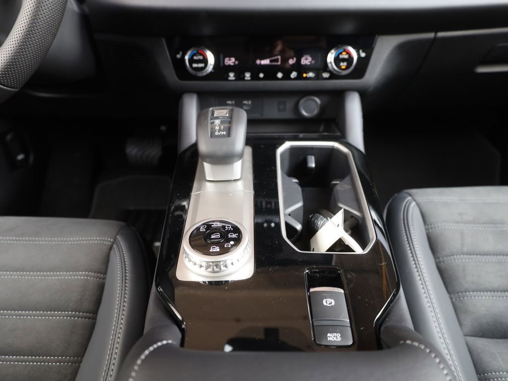 New 2025 Mitsubishi Outlander SE image 24