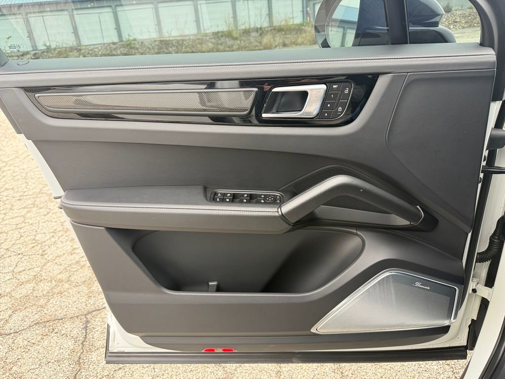 Used 2023 Porsche Cayenne Turbo GT AWD/4WD image 21