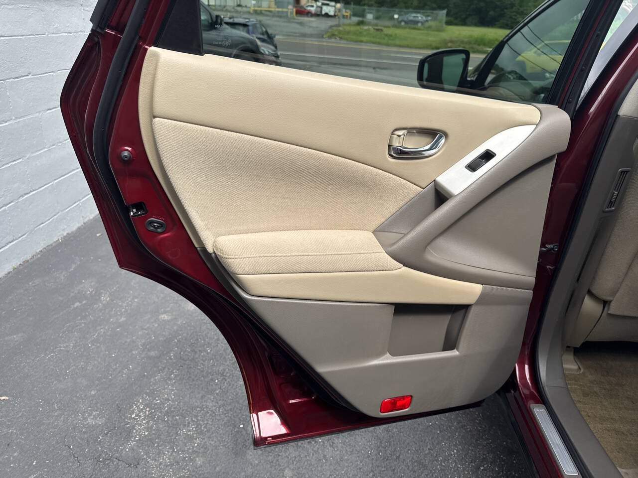 Used 2012 Nissan Murano SV AWD/4WD image 17