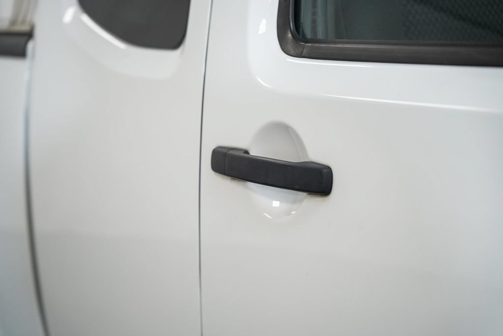 Used 2021 Nissan Frontier SV RWD image 14