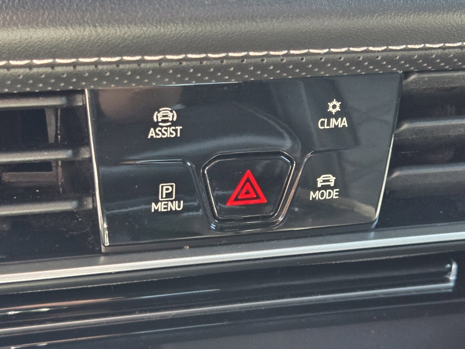 Used 2024 Volkswagen Atlas Cross Sport SE FWD image 14