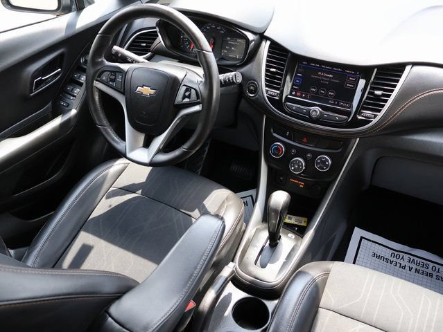Used 2020 Chevrolet Trax LT w/ LT Convenience Package FWD image 12