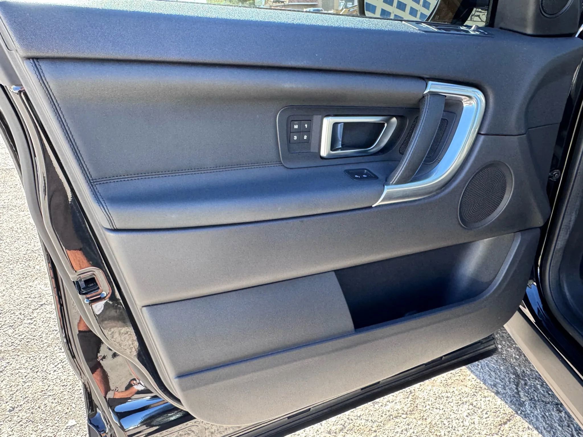 Used 2019 Land Rover Discovery Sport HSE image 14