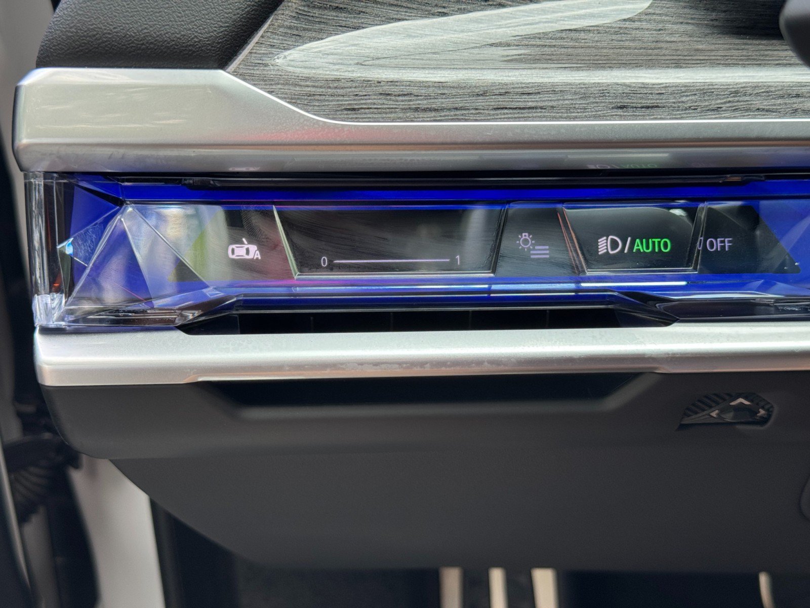 Used 2023 BMW i7 xDrive60 w/ Executive Package 2 AWD/4WD image 19