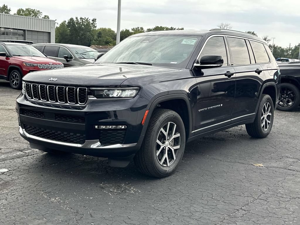 Used 2023 Jeep Grand Cherokee L Limited AWD/4WD image 7