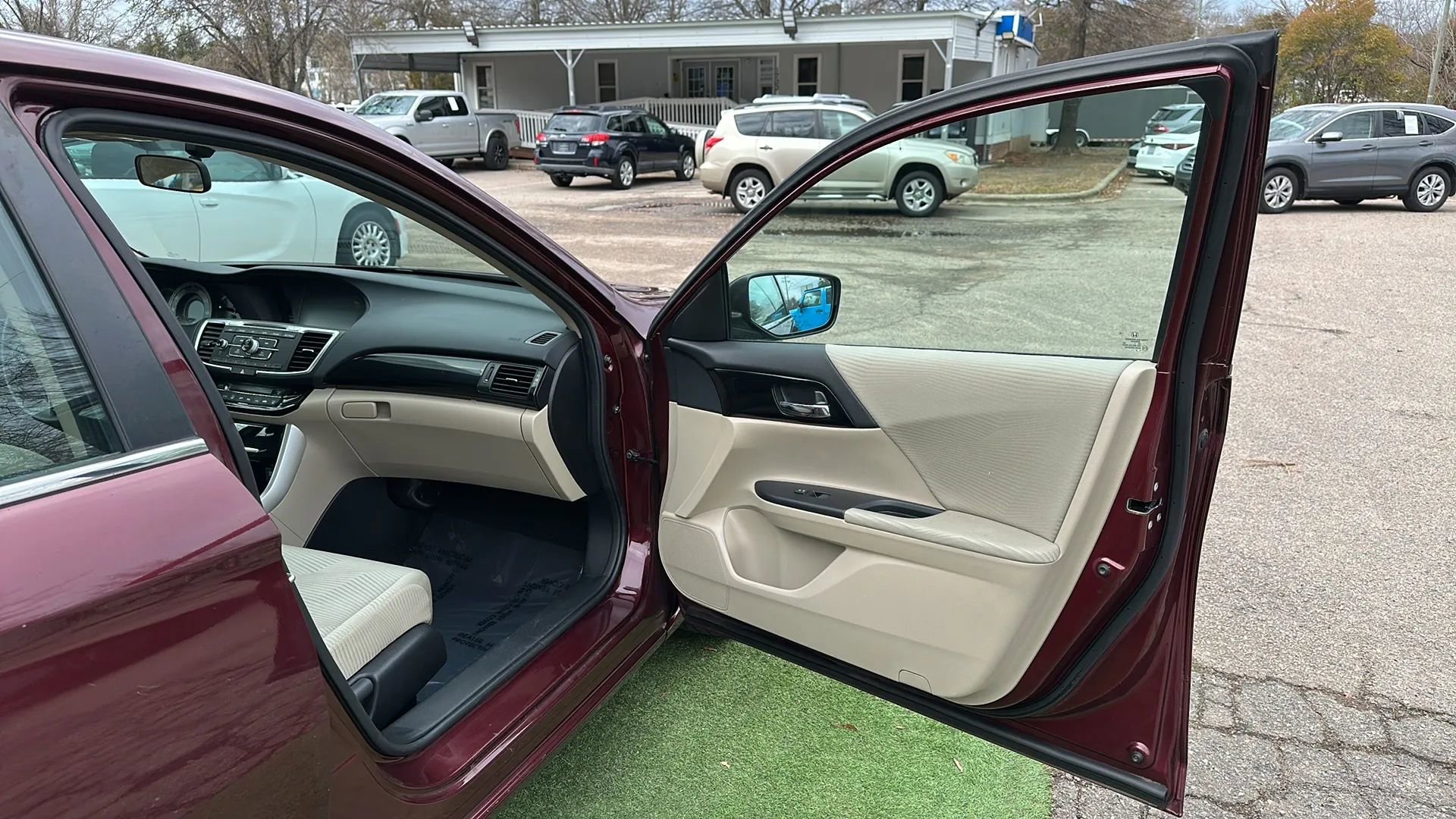 Used 2017 Honda Accord LX image 24