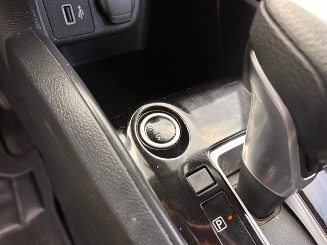 Used 2021 Nissan Versa SV FWD image 21
