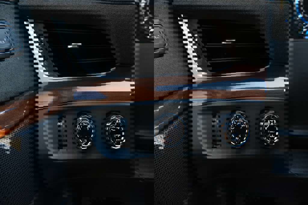 Used 2020 Cadillac Escalade Luxury image 40