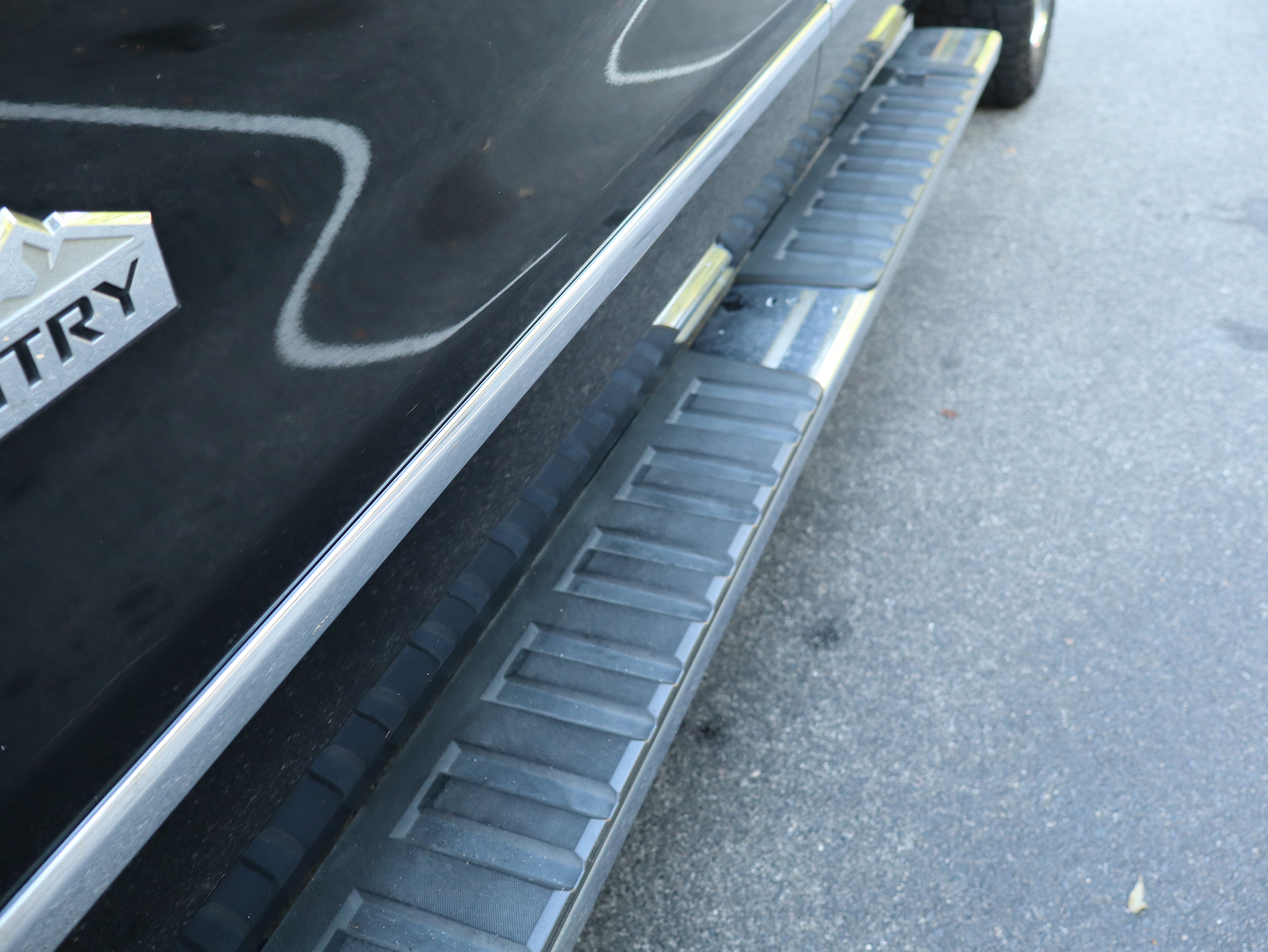 Used 2018 Chevrolet Silverado 2500 High Country w/ Duramax Plus Package AWD/4WD image 21