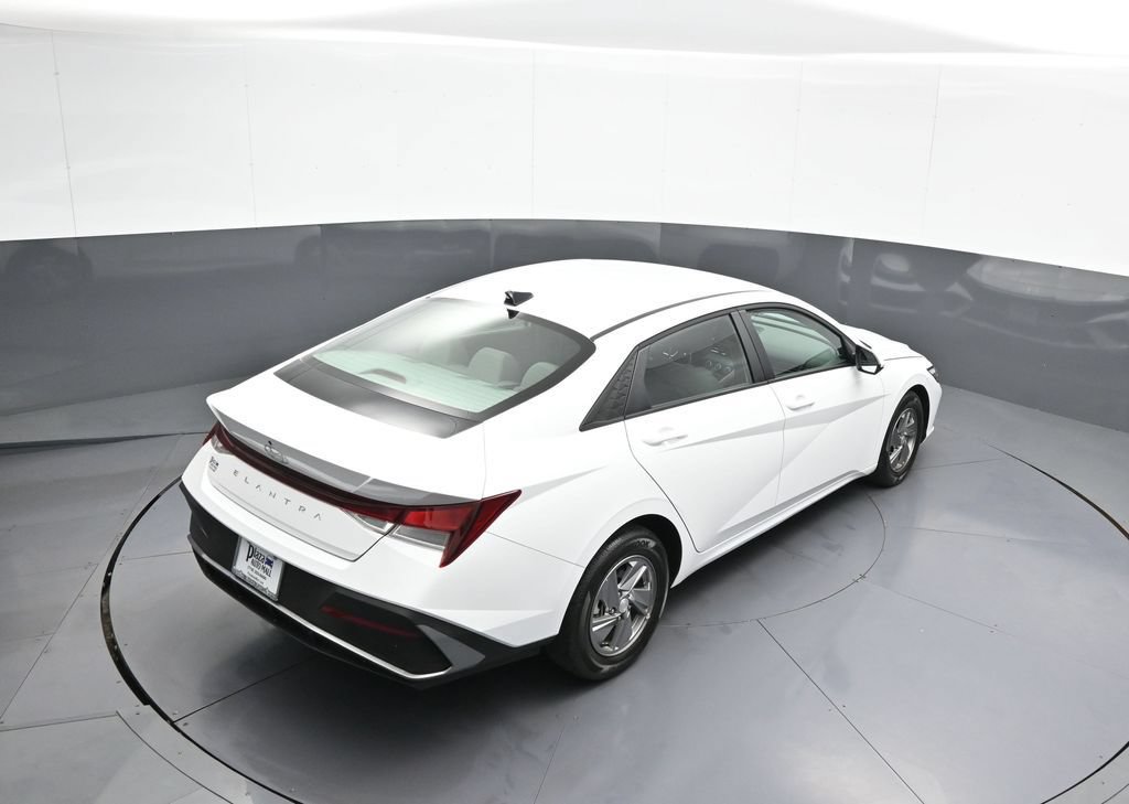 Certified 2025 Hyundai Elantra SE w/ Cargo Package FWD image 37