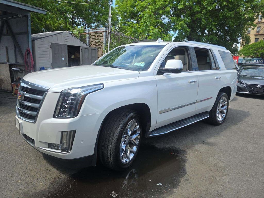 Used 2017 Cadillac Escalade Luxury AWD/4WD image 1