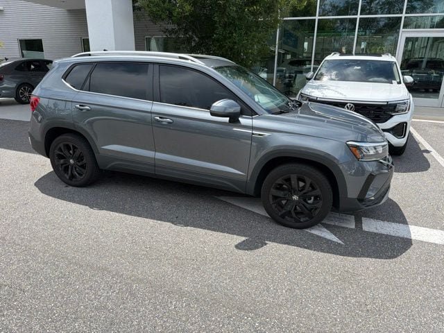 Certified 2024 Volkswagen Taos SE w/ Panoramic Sunroof Package FWD image 3