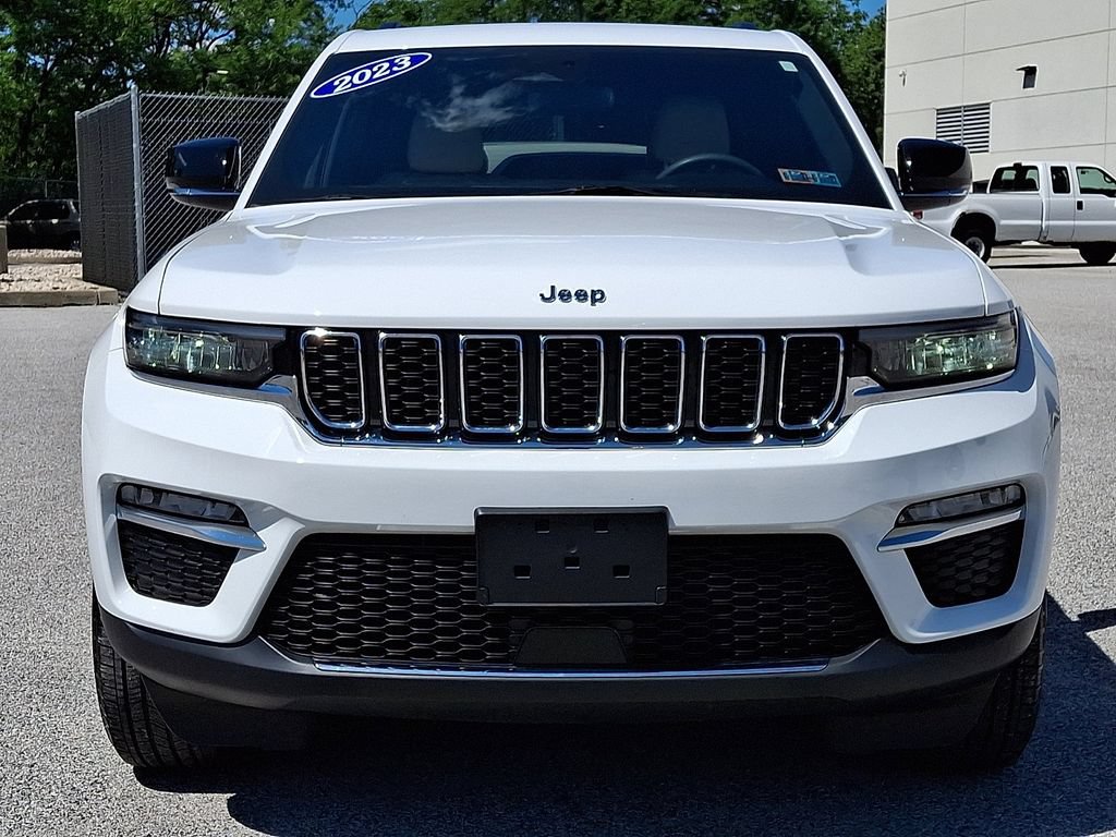 Used 2023 Jeep Grand Cherokee Limited w/ Trailer Tow Prep Group (B) AWD/4WD image 5