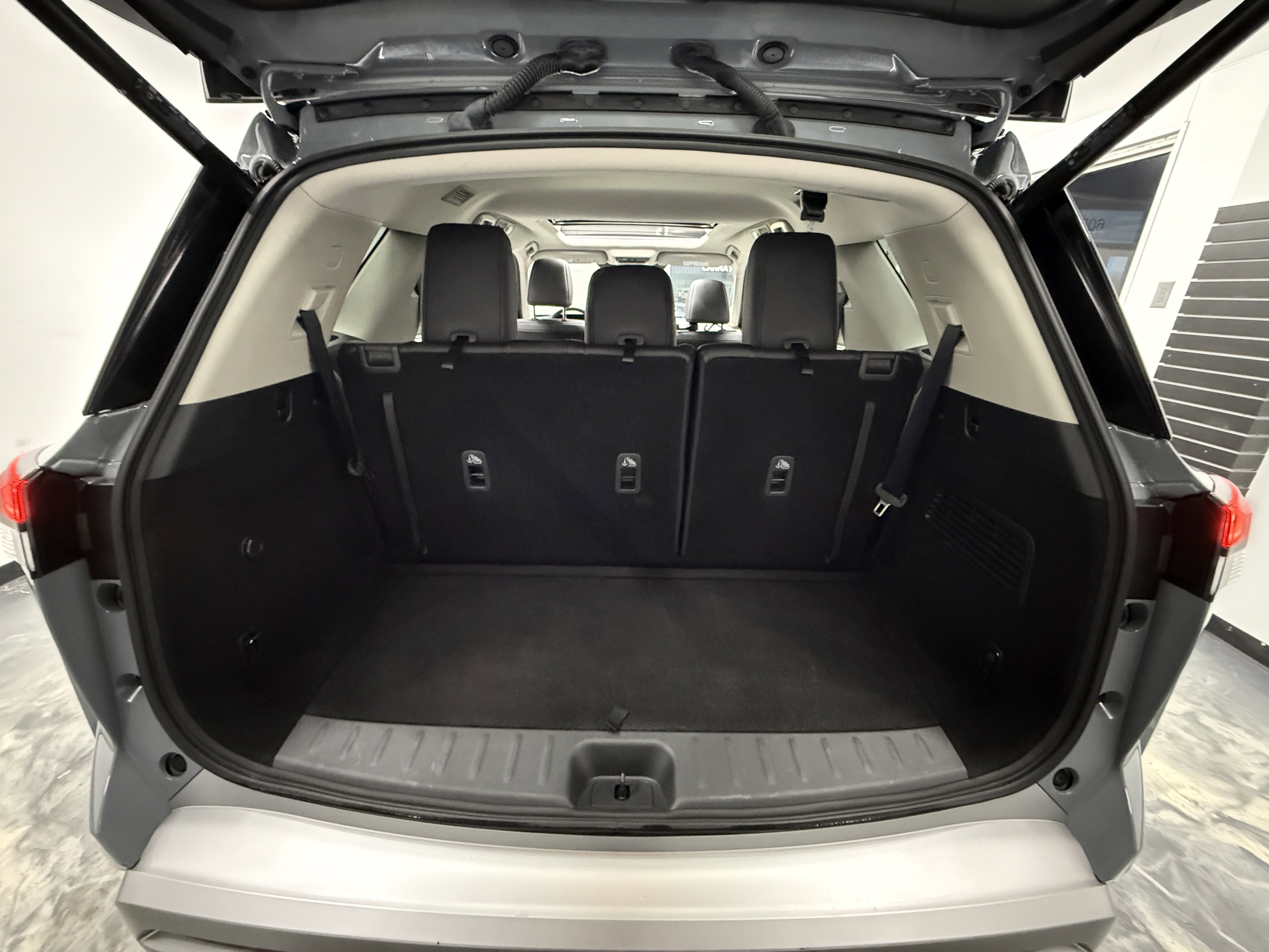 Used 2022 Nissan Pathfinder Platinum image 10