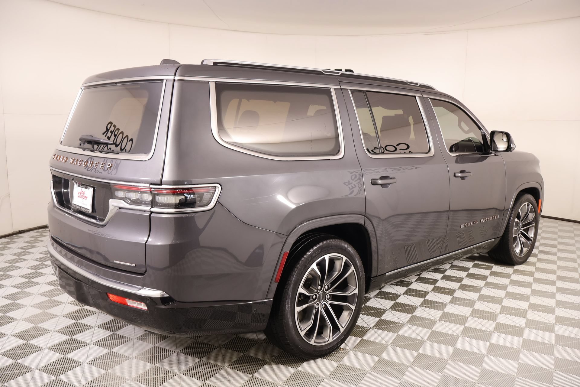 Used 2023 Jeep Grand Wagoneer Series III AWD/4WD image 24