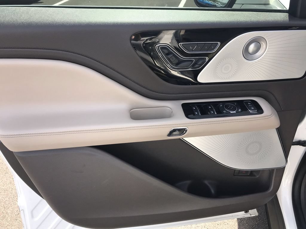 Used 2021 Lincoln Aviator Reserve w/ Equipment Group 210A AWD/4WD image 13