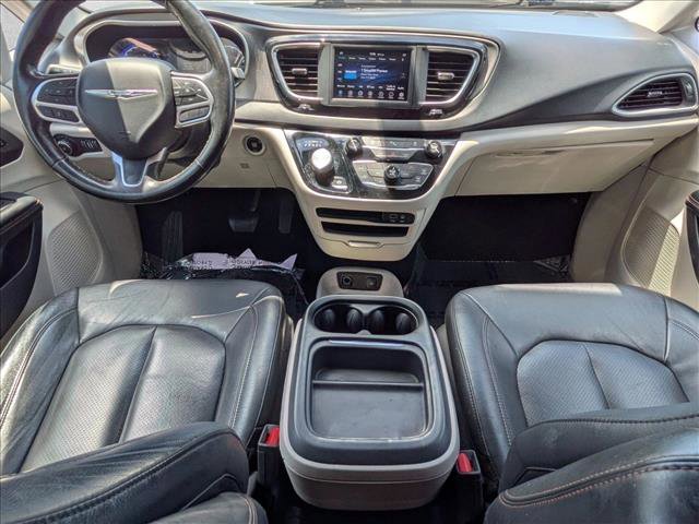 Used 2020 Chrysler Pacifica Touring-L FWD image 16