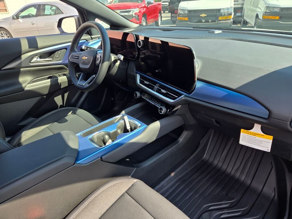 New 2026 Chevrolet Equinox EV LT AWD/4WD image 5