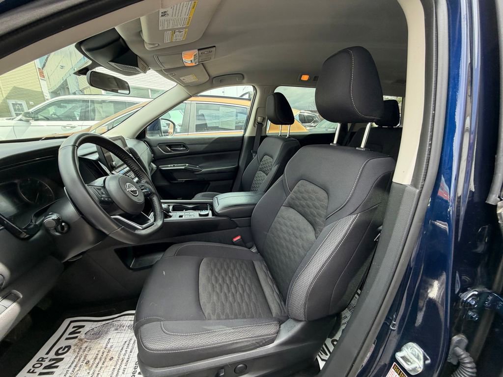 Used 2024 Nissan Pathfinder SV AWD/4WD image 9