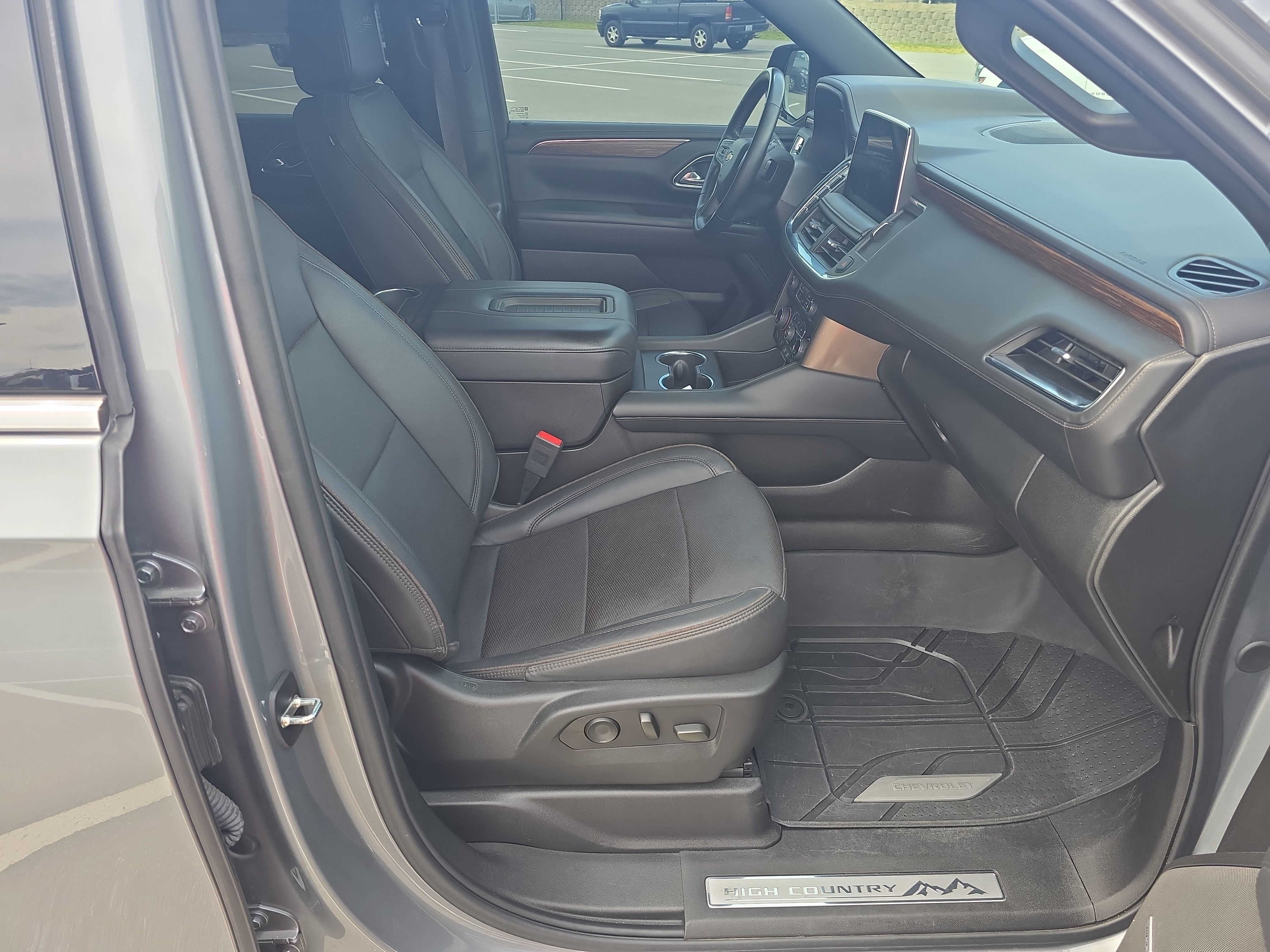 Used 2023 Chevrolet Tahoe High Country w/ Premium Package 2 AWD/4WD image 10