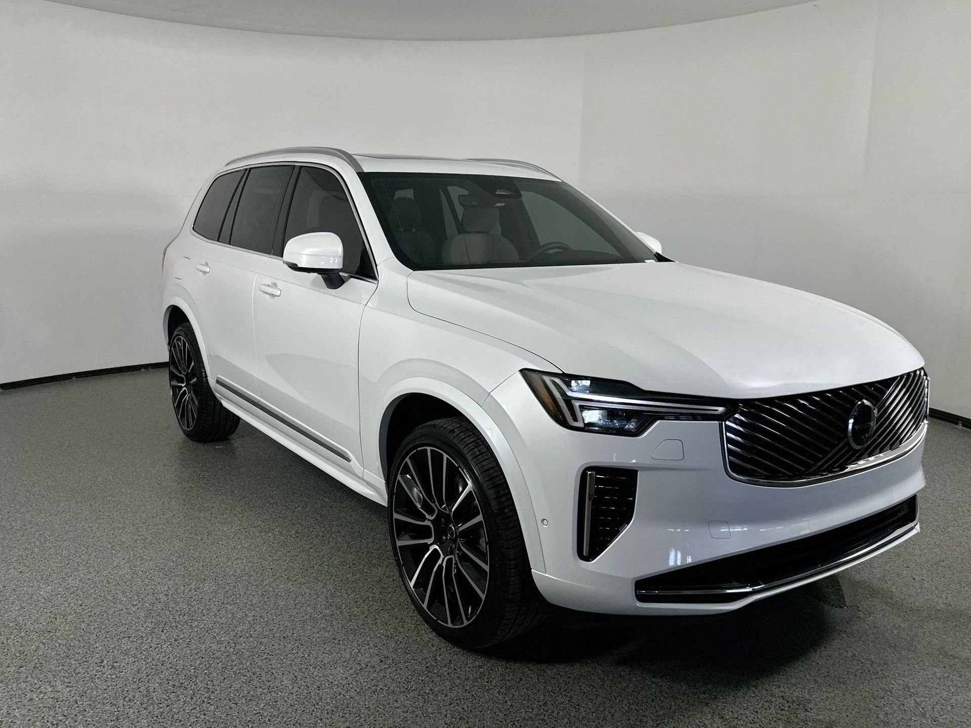 New 2026 Volvo XC90 B6 Plus w/ Protection Package Premier image 3