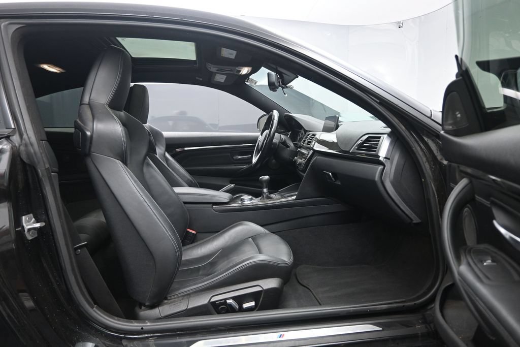 Used 2018 BMW M4 Coupe RWD image 28